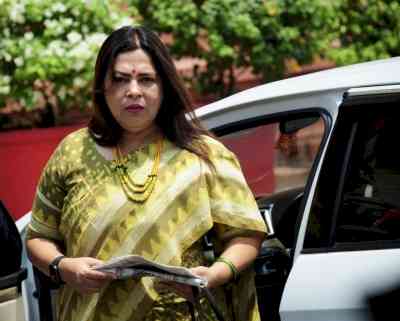 'Satyarthi' from outside, corrupt from inside: Meenakshi Lekhi slams AAP