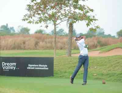 Vooty Masters golf: Manu Gandas grabs lead with third-round 67, Angad Cheema in close chase