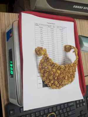 Two held at IGI with gold valued at over Rs 94L