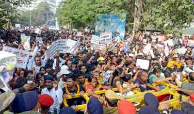 Protest march turns violent in Patna, several policemen injured