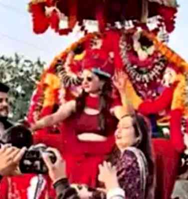 UP bride rides horse to her groom's house