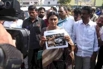 Sharmila compares TRS with Taliban