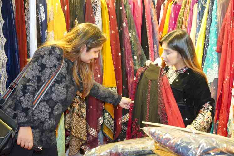 Indo-Thai-Afghan' International show kicks off at Kisan Bhawan