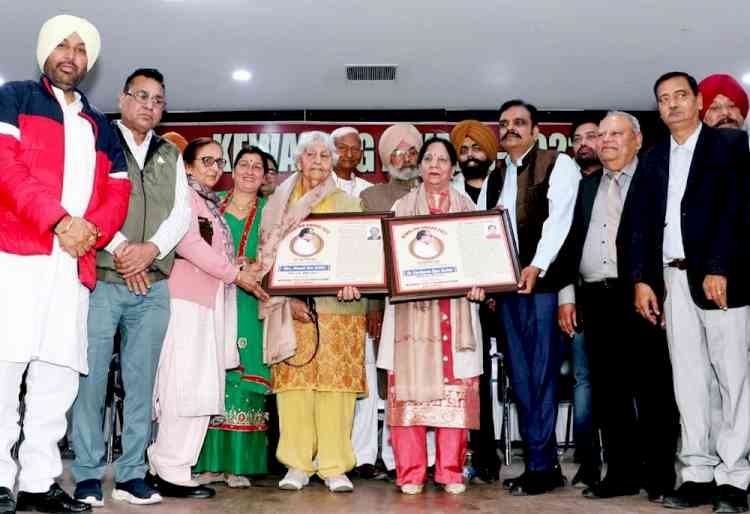 Dr. Gurcharan Kaur Kochar and Manjit Rai conferred with ‘Kewal Vig Award-2022’