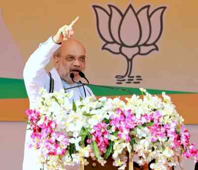 Rahul Gandhi promises change in Gujarat, Amit Shah says vote for a bright future