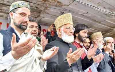 Mirwaiz Umar must dump Hurriyat and join national mainstream to move ahead