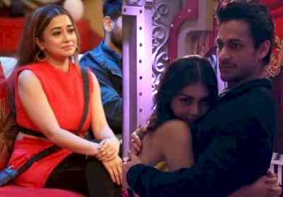 'BB 16': Sreejita mimics Tina by looking into camera while hugging Shalin