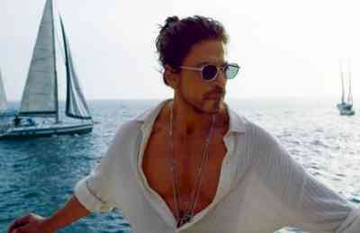 SRK looks uber cool in beachwear from 'Besharam Rang' track of 'Pathaan'