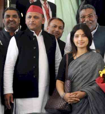 Dimple Yadav takes oath as Lok Sabha MP, seeks Sonia's blessings