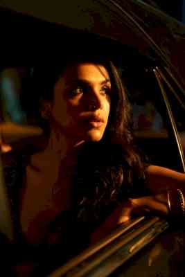 Shriya Pilgaonkar glams up to play a sex worker in comedy drama 'Taaza Khabar'