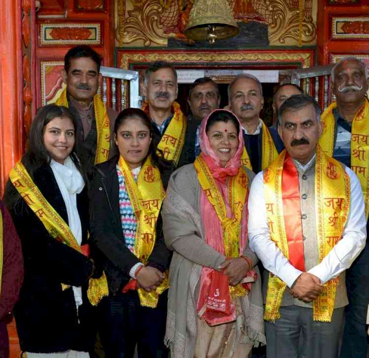 CM also performs `puja’ at Jakhu temple