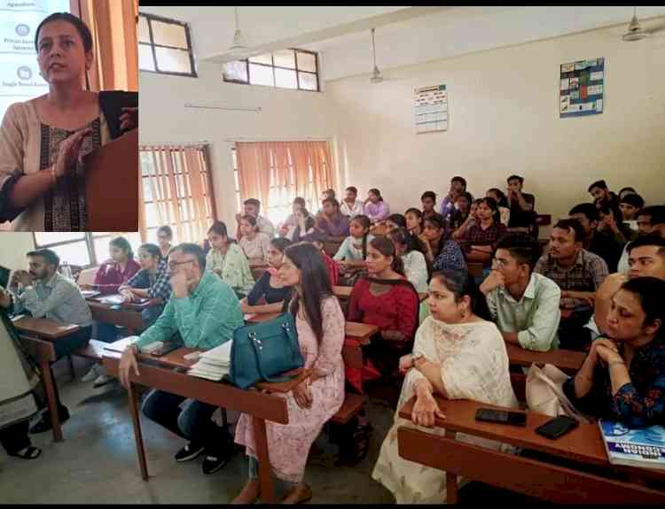 दोआबा कॉलेज में मजबूत  होती भारतीय अर्थव्यवस्था पर संगोष्ठी आयोजित