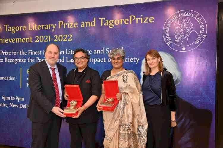 कविता और संवेदना की कहानियों के नाम रहा रविंद्रनाथ टैगोर लिटरेरी पुरस्कार