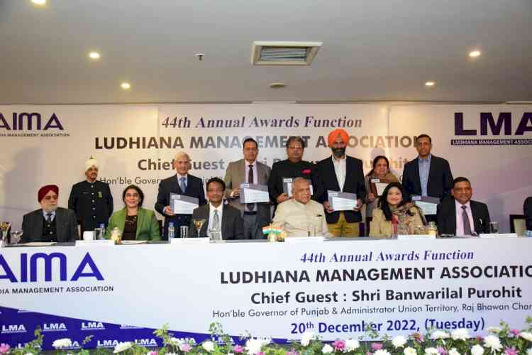 DCM Group of Schools CEO Dr Anirudh Gupta honoured with LMA – Dayanand Munjal Award for Manager of the Year 2021 