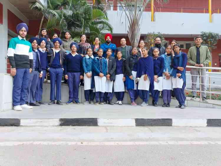 Visit of school students  