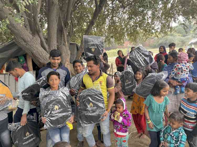 The Anannke Foundation gifted underprivileged kids of “All India Citizens Alliance for Progress and Development” (AICAPD) 100 water-proof school bags and fruit juice packs for Christmas