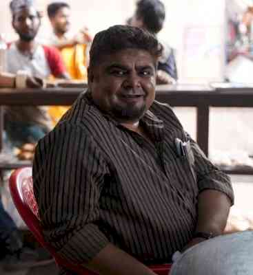 Comic actor Deven Bhojani makes his OTT debut with 'Taaza Khabar'