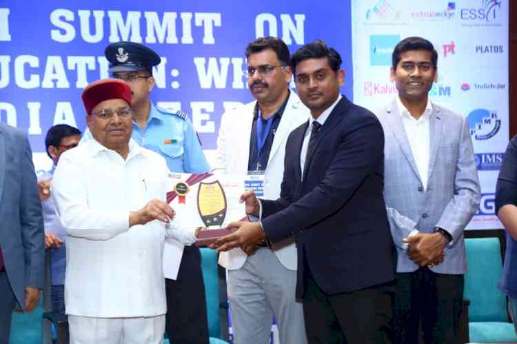 CMR University felicitated with 3 awards by Governor of Karnataka at 5th Summit on Education organized by CEGR 