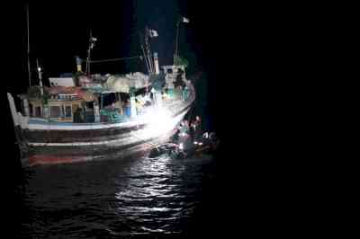 Coast Guard, Guj ATS seize 40 kg drugs from Pakistani boat, arrest 10 crew