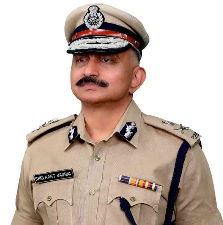 पुलिस जनता की सेवा के लिए और जनता को जोड़कर चलना चाहिए: श्रीकांत जाधव 