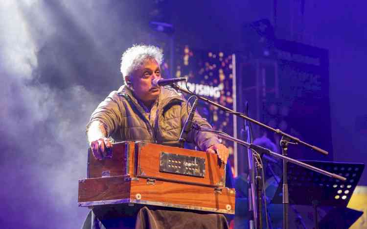 Acting legend Piyush Mishra performs at a musical evening in Pacific Mall Tagore Garden