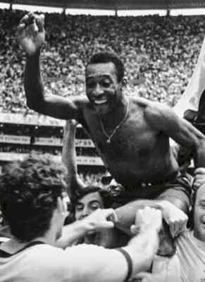 Premier League and EFL players to wear black armbands in Pele's honour