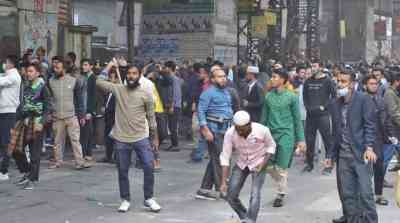 10 cops injured in attack by Jamaat during Dhaka procession, 11 held