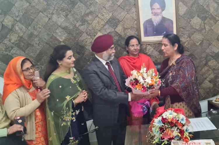 Professor Jaspaul Kaur takes charge as Principal of Ramgarhia Girls College