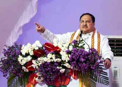 Nadda offers 'chadar' at Chandrapur dargah in Maha