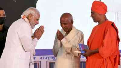 'Worked tirelessly for betterment of others', PM Modi pays tributes to Siddeshwar Swamiji