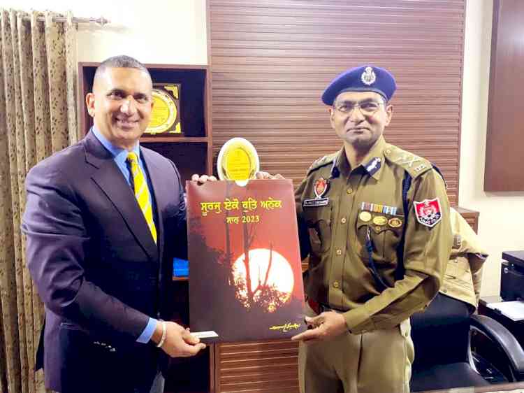 Inspector General of Police Ludhiana Range Dr Kaustubh Sharma, acknowledges pictorial calendar 2023 depicting “Sunrise of Punjab” 