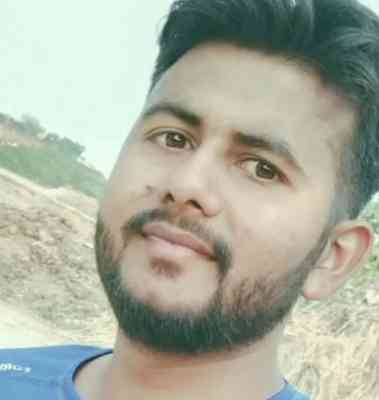 Noida: Delivery agent dies as car drags him after hitting his 2-wheeler