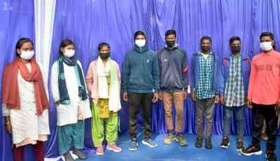 8 Maoist cadres surrender before J'khand police