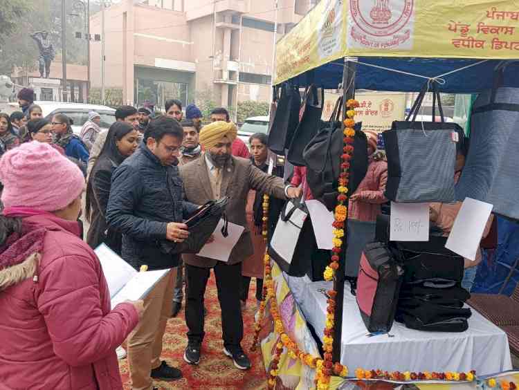 ADC Panchal inaugurates 'cloth bag' outlet of Self-help group 