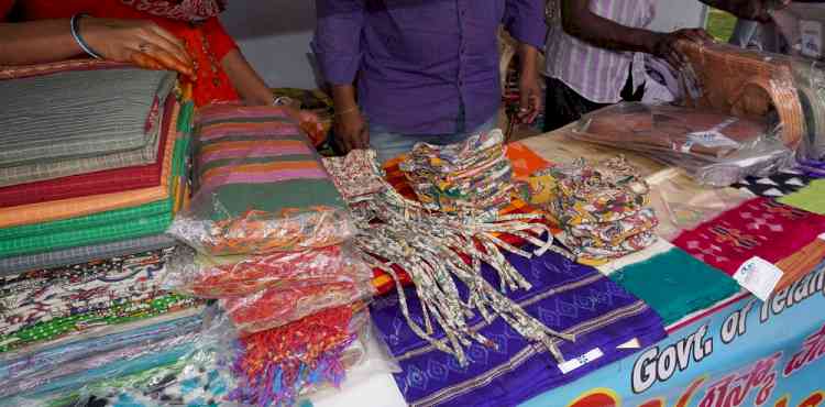 TFMC’s Handloom Mela promoting Handloom Monday in IT offices is back