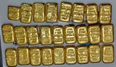Two Bangladeshi citizens held with gold consignment from near Bengal border