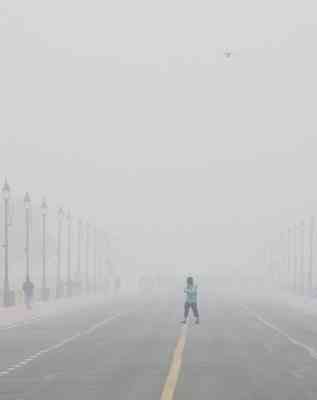 Delhi temperature dips to 1.9, dense fog in many states