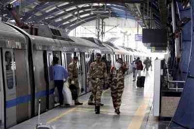 CISF man saves Delhi Metro woman passenger in dangerous position