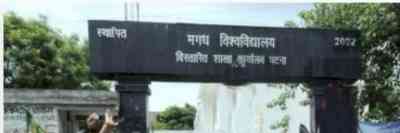 Magadh University students try to stop Governor's convoy