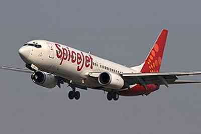 DGCA initiates probe into Spicejet passengers waiting at aerobridge