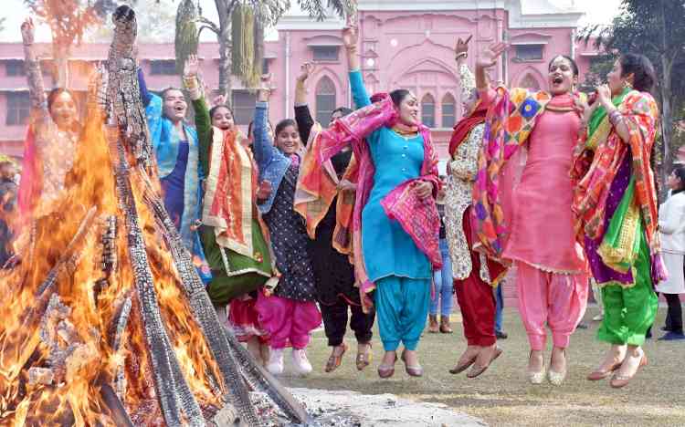 KMV celebrates Lohri festival with lots of fervour and enthusiasm 