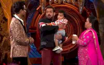 'Bigg Boss 16': Salman Khan dances with Bharti, Haarsh's son 'Gola'