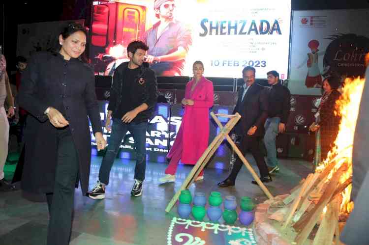Bollywood Stars Kartik Aaryan & Kriti Sanon celebrated Lohri Festival at LPU Campus