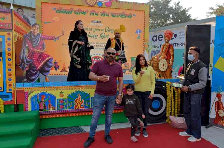 Tata Tea Premium’s ‘Vaddi Khushiyaan De Tappe’ initiative engages with Ludhiana customers on Lohri