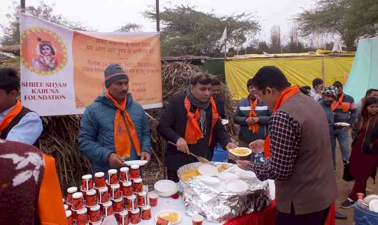 Makar Sankranti: Saffron rice and saffron milk distributed by Shree Shyam Karuna Foundation