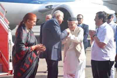 Maha: Dhankhar arrives on maiden visit, gets warm welcome