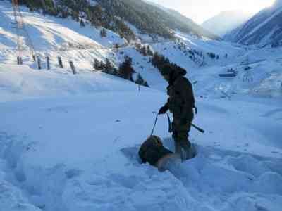 Army rescues 172 stranded workers after J&K avalanche