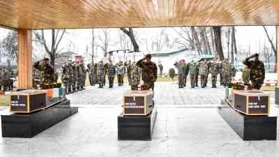 Army pays tributes to 3 jawans who died after slipping into gorge in Kashmir