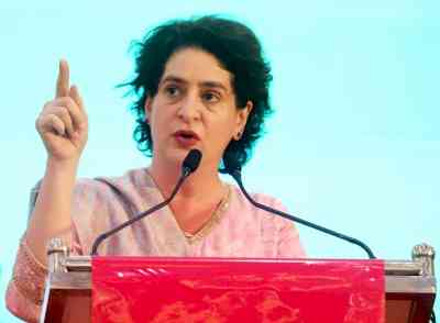 Priyanka Gandhi promises Rs 2,000 to every woman household head in K'taka