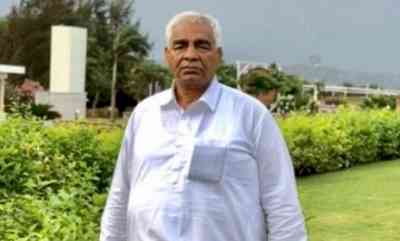 Politician shouldn't be allowed to occupy WFI chief's post: Mahavir Phogat